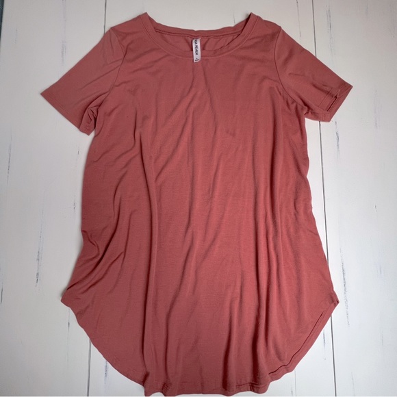Zenana Outfitters Tops - Rose colored tunic L
